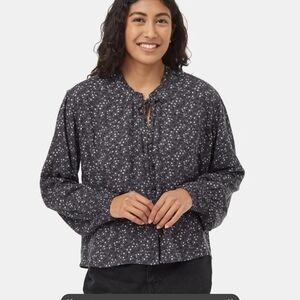 Tentree EcoWoven women's crepe smocked floral blouse in graphite size M
